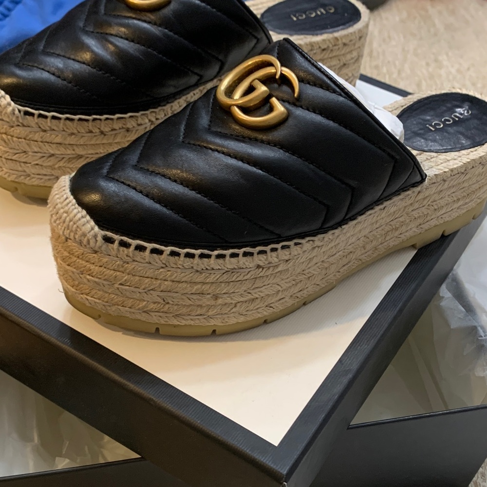 Gucci Black and Gold Espadrille Platform Slides - Picture 5 of 11